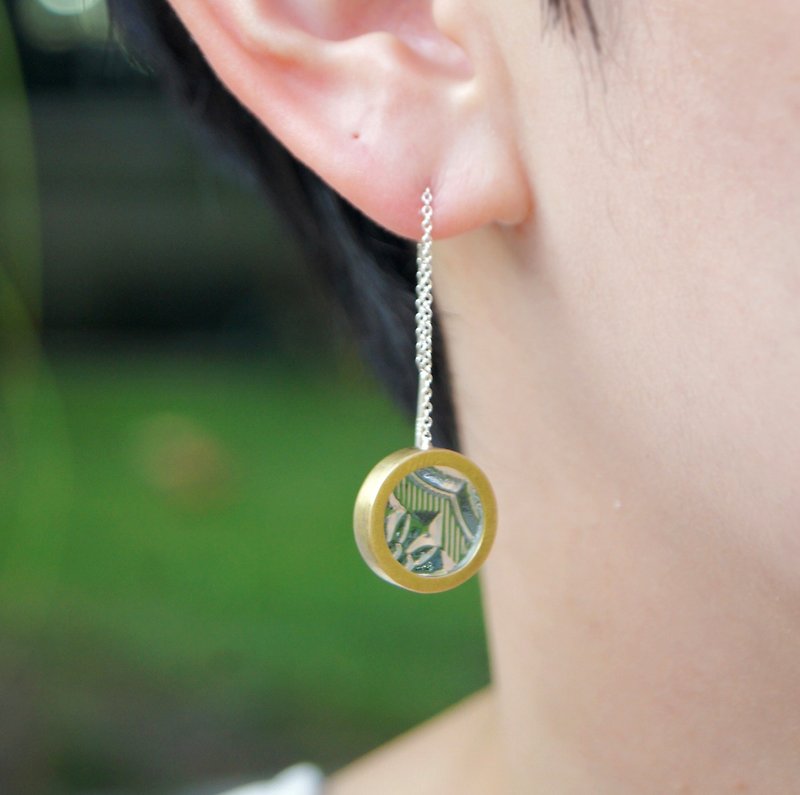 Years/window flower earrings (ear chain type) - ต่างหู - แก้ว สีใส