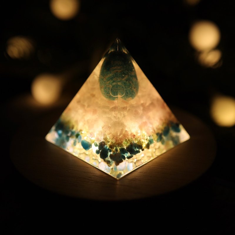 [Valentine's Day Gift] Heart of Tianhe_Small Night Light Orgonite Pyramid - โคมไฟ - เครื่องประดับพลอย สีเขียว