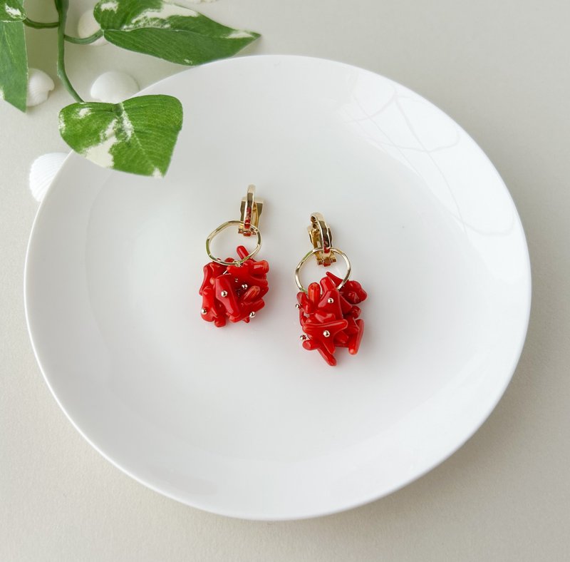 Coral red dyed earrings 2way accessories - ต่างหู - เครื่องประดับพลอย สีแดง