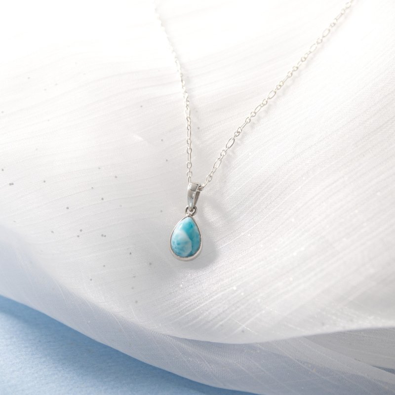 Lalima drop-shaped sterling silver necklace - สร้อยคอ - เครื่องเพชรพลอย สีน้ำเงิน