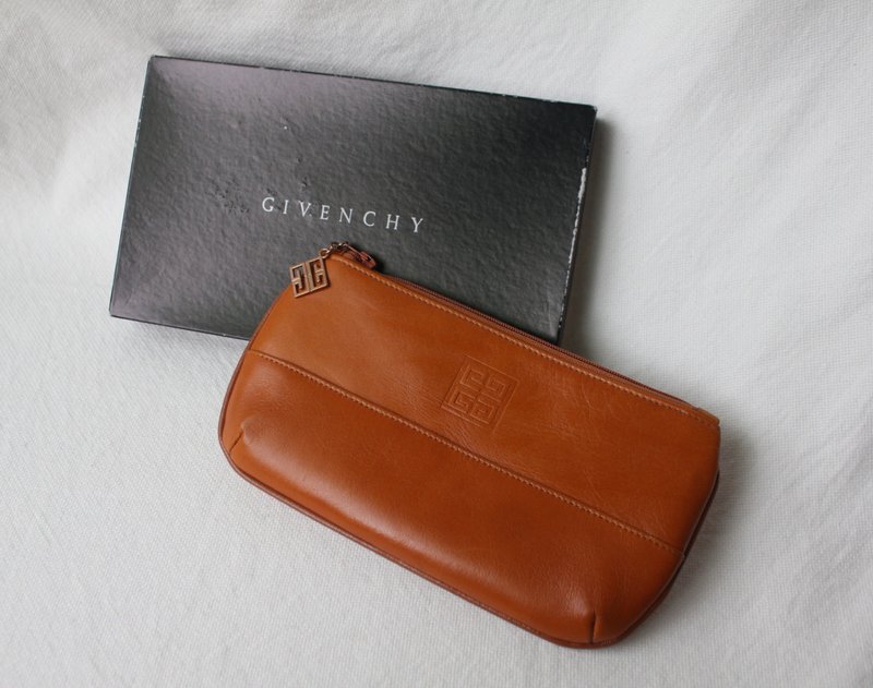 FOAK vintage/reserved/Givenchy caramel orange leather antique clutch bag - กระเป๋าเครื่องสำอาง - หนังแท้ 