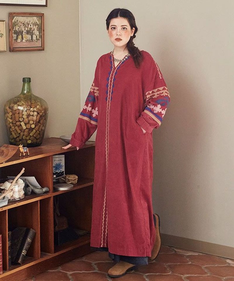 [Popular pre-order] Kyrgyz nomad patchwork embroidered corduroy dress (3 colors) ILL-4808 - ชุดเดรส - ผ้าฝ้าย/ผ้าลินิน 