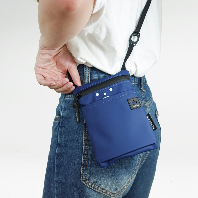 Breakwater mobile phone/passport bag-sapphire blue small face special edition - ที่เก็บพาสปอร์ต - วัสดุกันนำ้ สีน้ำเงิน