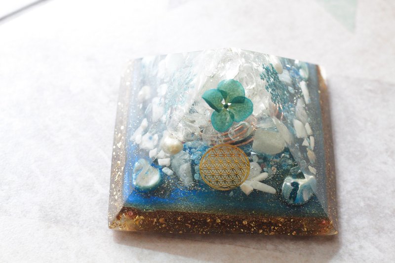 ブルーシリーズ ピラミッドクリスタル文鎮/アオギャング - 置物 - その他の素材 ブルー