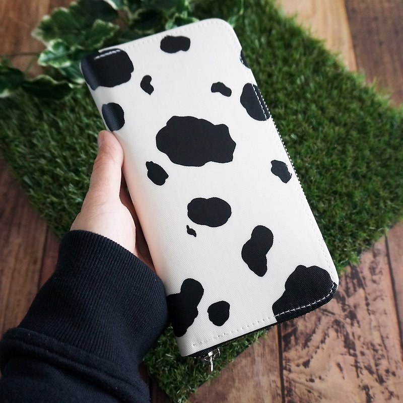 Cow pattern Holstein round zipper wallet white - กระเป๋าสตางค์ - วัสดุกันนำ้ ขาว