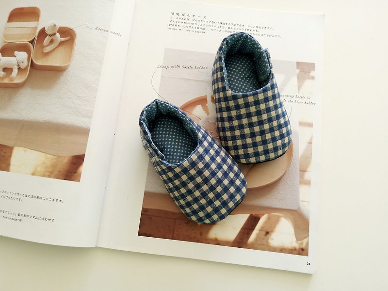 Blue plaid moon gift baby shoes baby shoes - รองเท้าเด็ก - กระดาษ สีน้ำเงิน