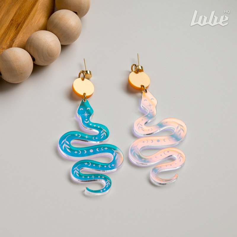 Boho Snake Iridescent Acrylic Earrings ต่างหูอะคริลิครูปทรงงูสไตล์โบโฮ - ต่างหู - อะคริลิค หลากหลายสี