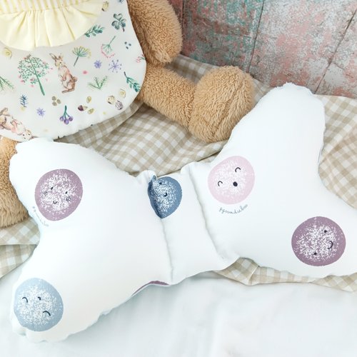 QQ rabbit 手工嬰幼兒精品 彌月禮盒 免費繡名字。微笑糰子。蝴蝶枕 推車枕 嬰兒枕 寶寶枕