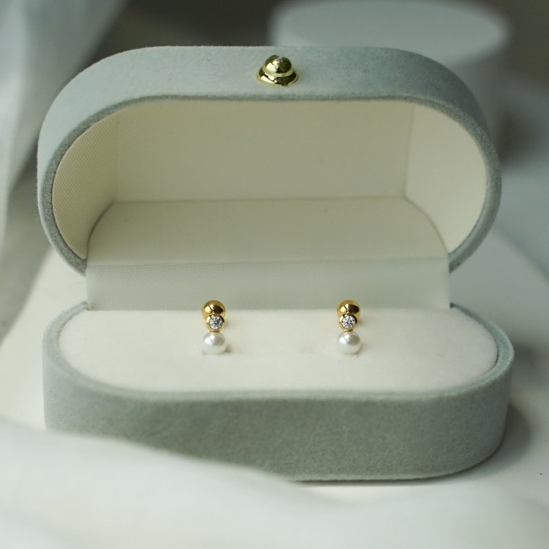 Classic single diamond small pearl anti-allergic medical steel pearl turn bead earrings can be worn in the bath - ต่างหู - สแตนเลส สีทอง