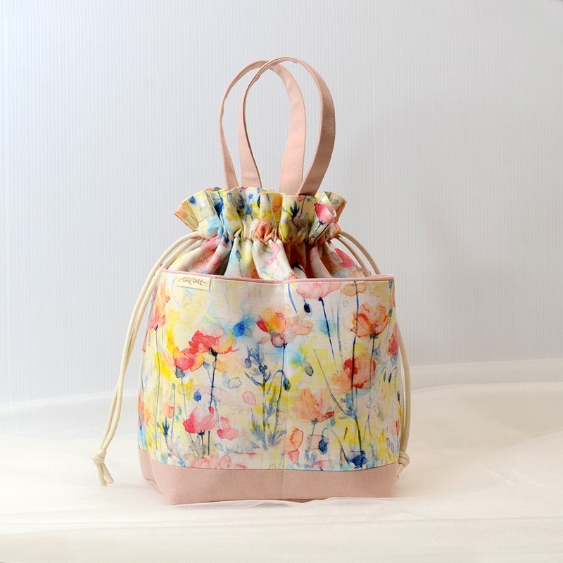 【Japanese designer fabric】Flower bud drawstring handbag # poppy - กระเป๋าถือ - ผ้าฝ้าย/ผ้าลินิน 