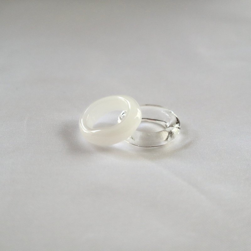 Set of 2 off-white double glass rings, clear glass ring - แหวนทั่วไป - แก้ว ขาว