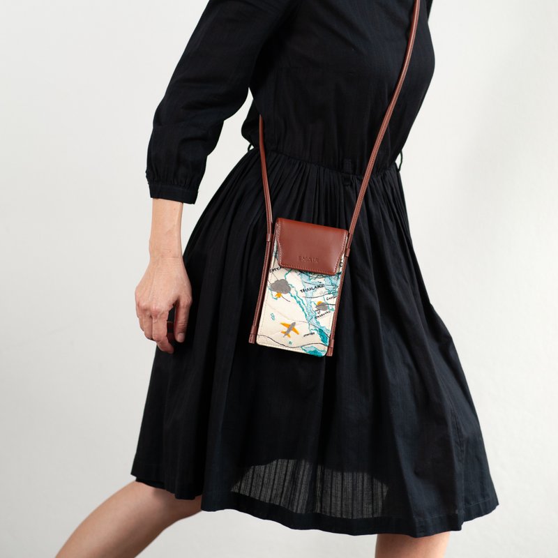 Emair Traveller No. 4 - Leather Phone Bag with One-of-a-Kind Embroidery - 其他 - 真皮 咖啡色