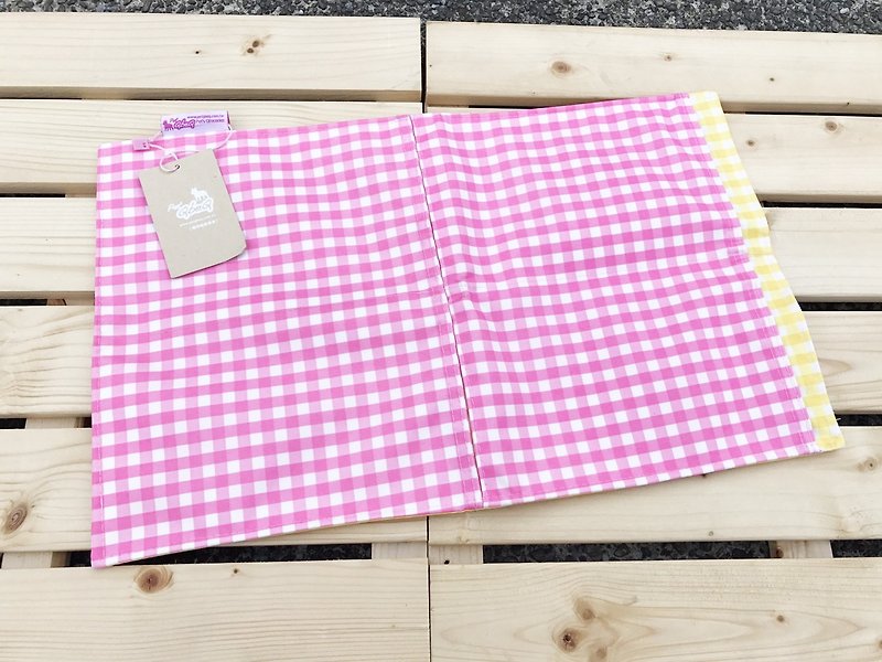 Pink plaid trolley mat - Bedding & Cages - Plastic Multicolor