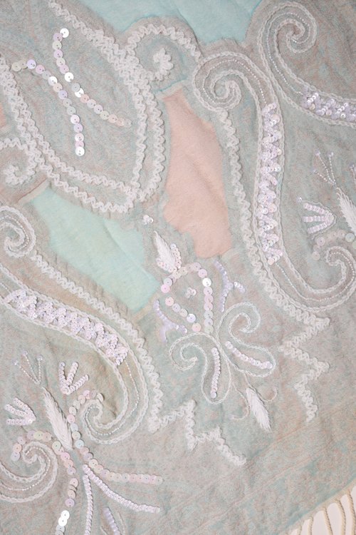 M31仙女星工作室 【精品禮盒】釘珠喀什米爾水煮羊毛刺繡圍巾披肩拼透紗粉嫩漸層色