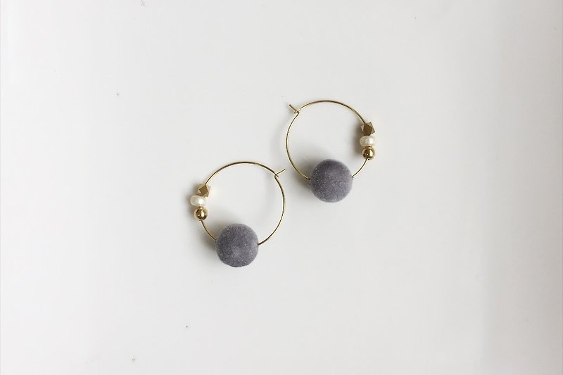 暖暖 珍珠黃銅造型耳環 - 耳環/耳夾 - 其他金屬 綠色