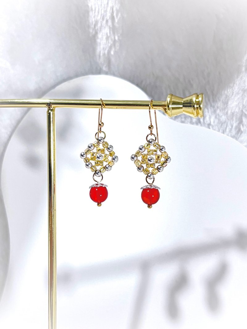 [Hand-woven] Nanhong ice floating agate | 14K gold-filled crystal earrings - ต่างหู - คริสตัล สีแดง