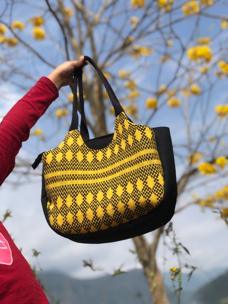 Limited edition fashion texture woven craft handbag - กระเป๋าแมสเซนเจอร์ - ผ้าฝ้าย/ผ้าลินิน สีเหลือง