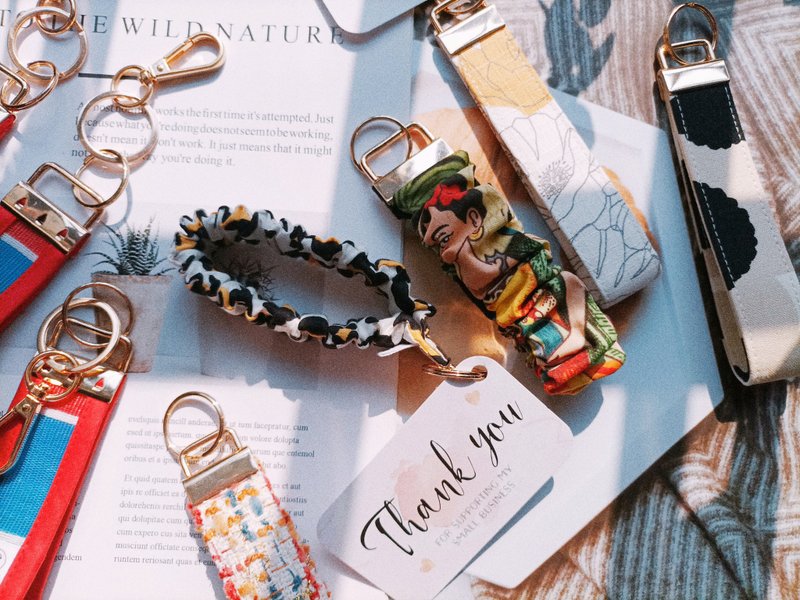 Jin Handmade leopard print key ring/elastic ring design/keychain - ที่ห้อยกุญแจ - ผ้าฝ้าย/ผ้าลินิน 