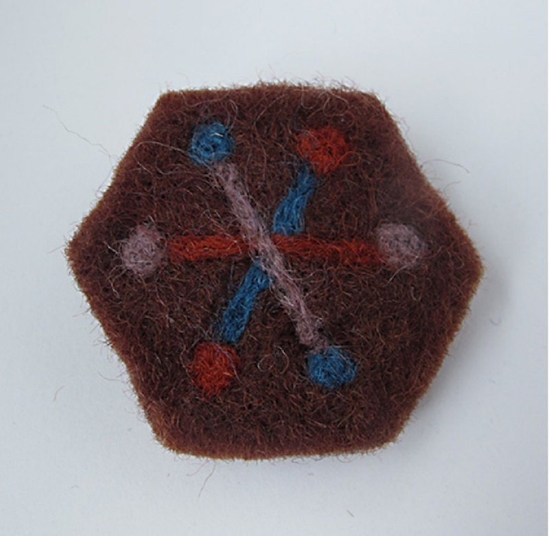 Earth tree fair trade fair trade -- wool felt hexagonal snowflake pin - เข็มกลัด - ขนแกะ 