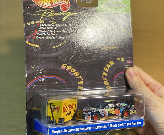 1999 Hot Wheels Racing Pit Crew collector edition 1:64 race car