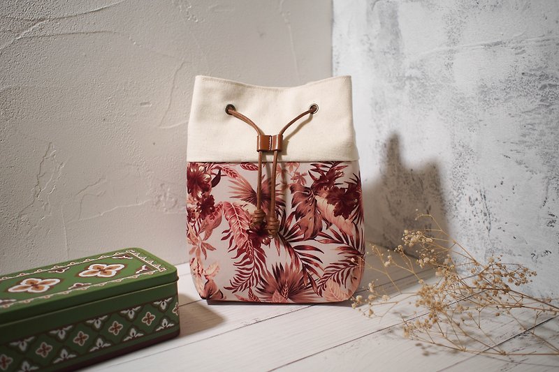 Traveler series cross-body bag/bucket bag/limited handmade bag/flaming red hibiscus flower/out-of-print products in stock - Messenger Bags & Sling Bags - Cotton & Hemp Red