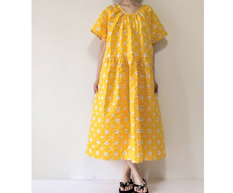 flower　raglansleeve　one-piece　dress - ชุดเดรส - ผ้าฝ้าย/ผ้าลินิน สีเหลือง