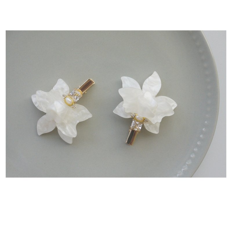 white flower hair clip | duckbill clip | hair clip - เครื่องประดับผม - วัสดุอื่นๆ หลากหลายสี