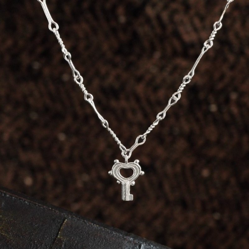 【心を開く】925純銀 ヴィンテージハートキーネックレス 鎖骨チェーン バレンタインデー 誕生日ギフト - ショートネックレス - スターリングシルバー シルバー