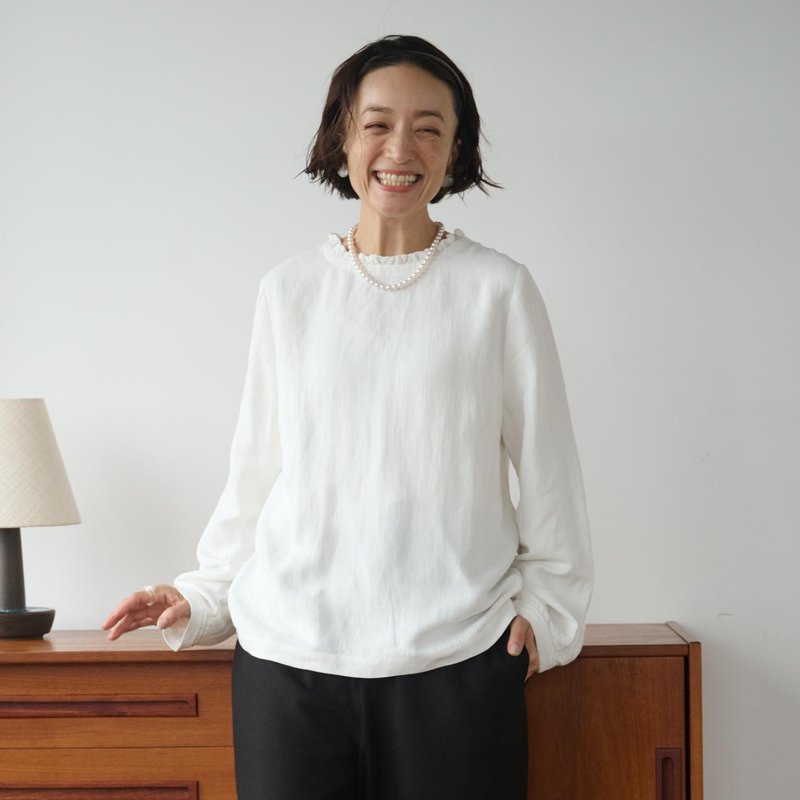 荷葉領優雅長袖上衣 棉混材質 簡約百搭 舒適透氣 白色 250212-1 - 女襯衫 - 棉．麻 