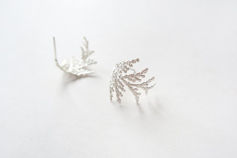 A pair of 925 sterling silver feathered sherbet earrings or Clip-On in forest series with free gift packaging - Earrings & Clip-ons - Sterling Silver White