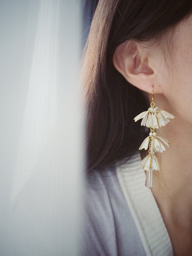 Magnificent White Petal Drop Resin Earrings - Earrings & Clip-ons - Resin White