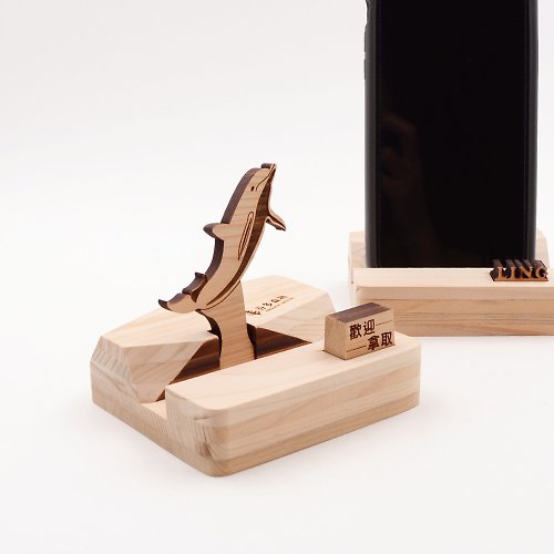 芬多森林 客製化 生日禮物 台灣檜木手機座-海豚 |名片座/平版電腦架