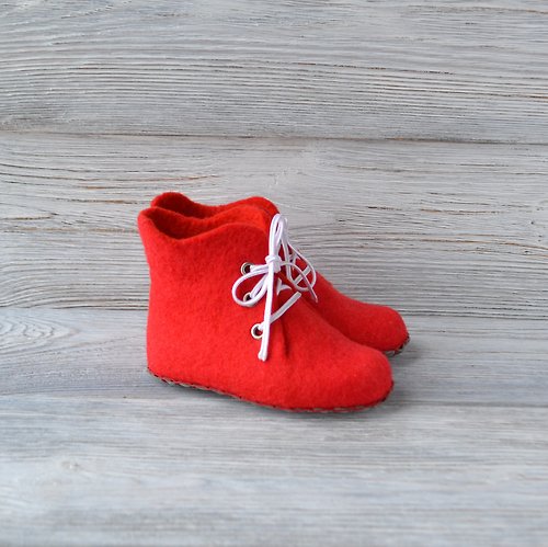 Feltedclouds 毛氈羊毛紅色嬰兒短靴新生兒蕾絲鞋拖鞋嬰兒送禮會禮物