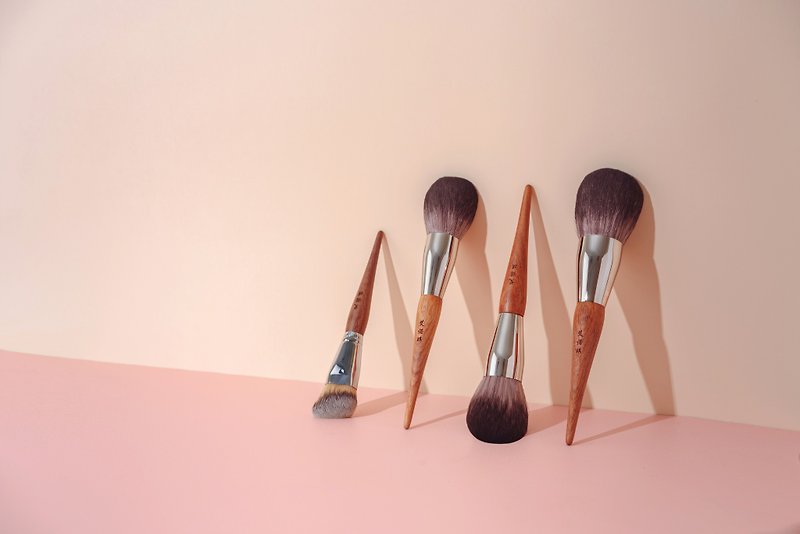 【Ainuoqi】Grass Flower Pear Series (Powder Brush/Foundation Brush) Makeup Brushes - Makeup Brushes - Other Materials White
