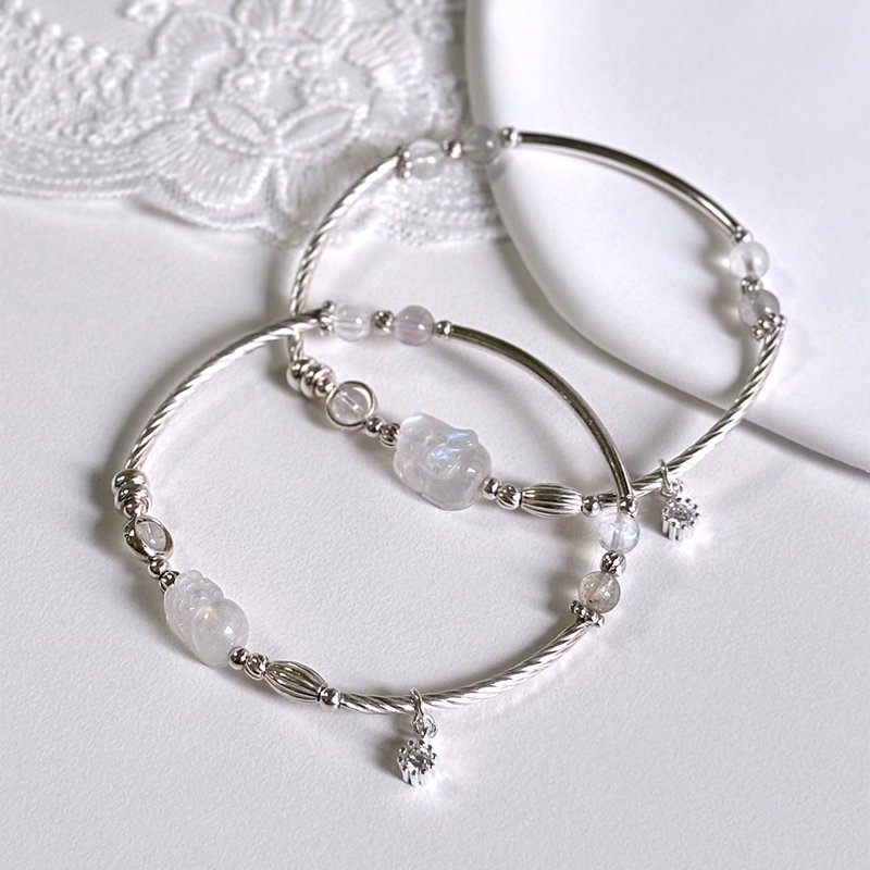 Wish Star/Moonstone Bracelet - สร้อยข้อมือ - คริสตัล ขาว