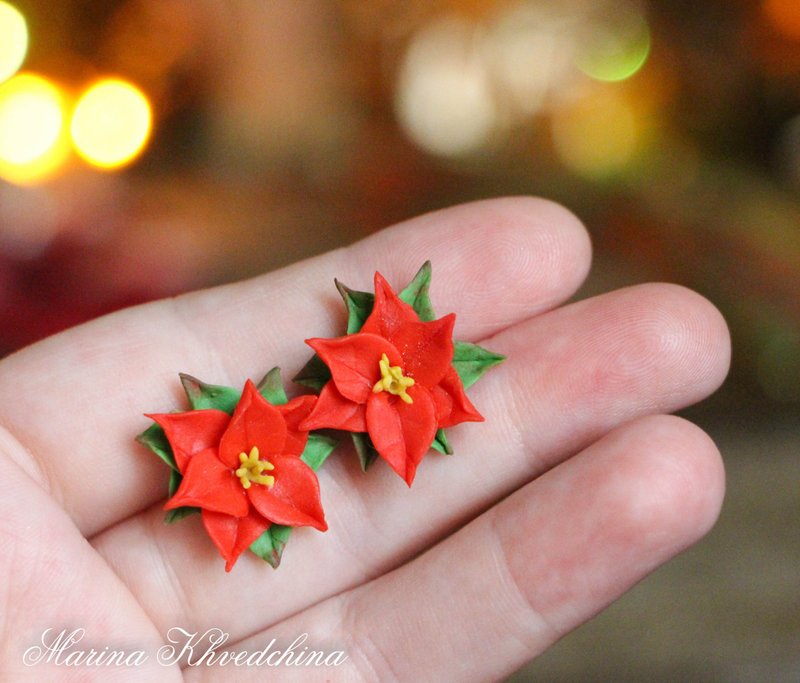 Red poinsettia studs, Christmas flower earrings, Xmax red floral posts - ต่างหู - วัสดุอื่นๆ สีแดง