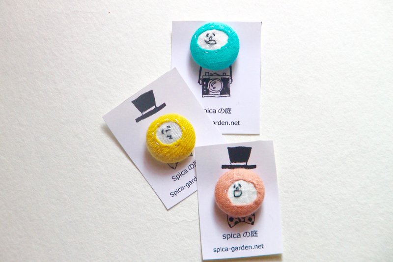 Facial embroidery  A brooch  A covered button  In a set of 3 pink/blue/yellow - เข็มกลัด - ผ้าฝ้าย/ผ้าลินิน สีเหลือง