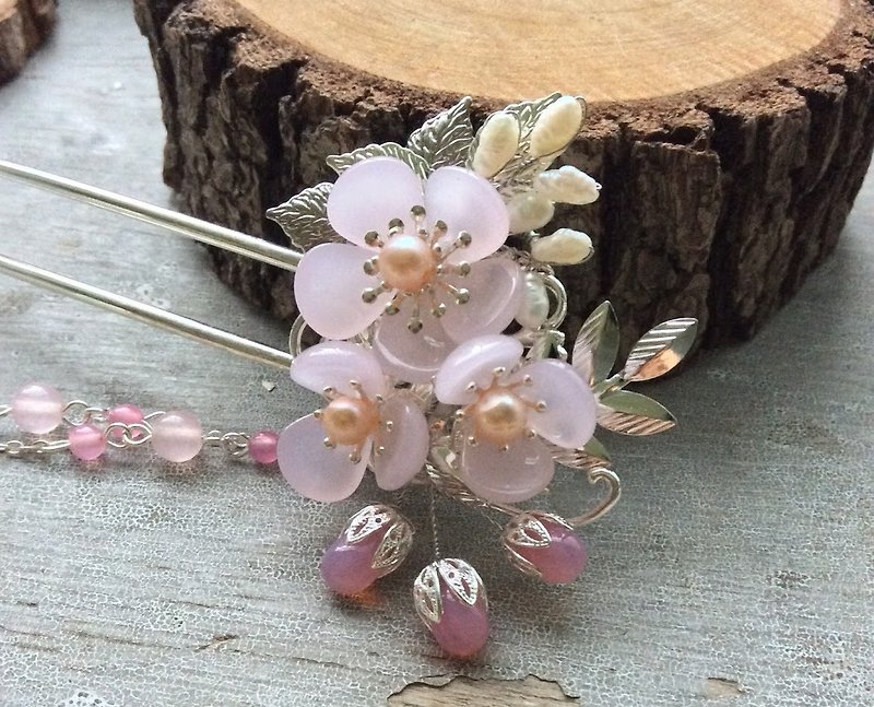 Meow ~ Chinese hand-made glass plum hairpin (powder / bronze Silver. Bronze color) - Hair Accessories - Other Materials Pink