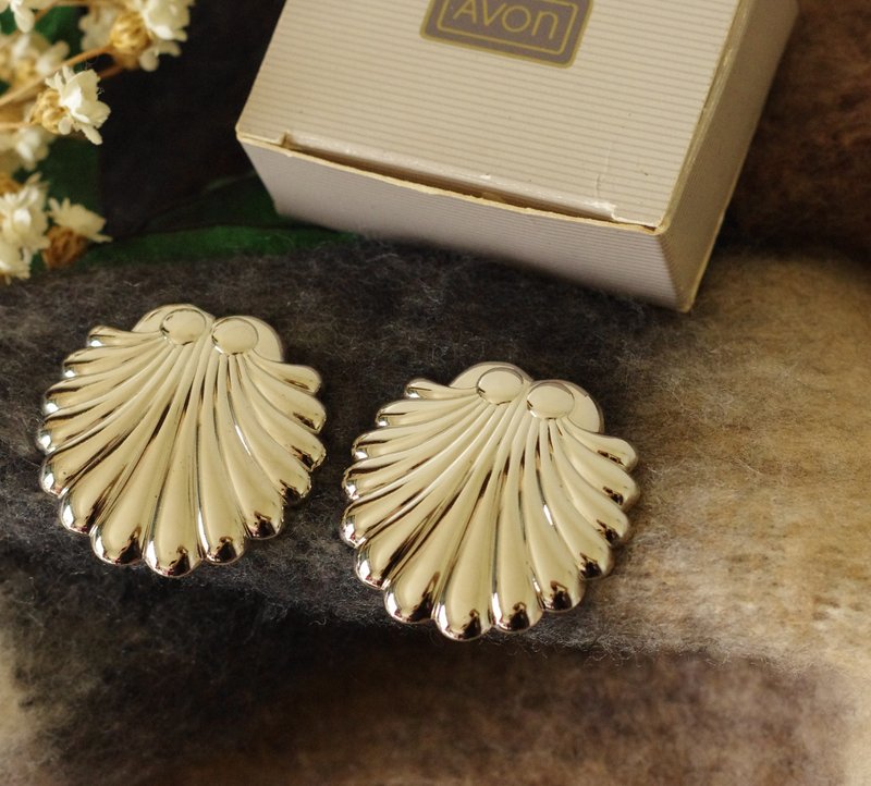 Old and good 1980 antique silver large shell needle earrings AVON P501 - ต่างหู - โลหะ สีเงิน