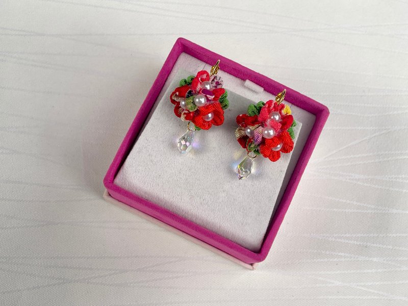 220513 Japanese flower and windwork Swarovski earrings - Earrings & Clip-ons - Semi-Precious Stones Red