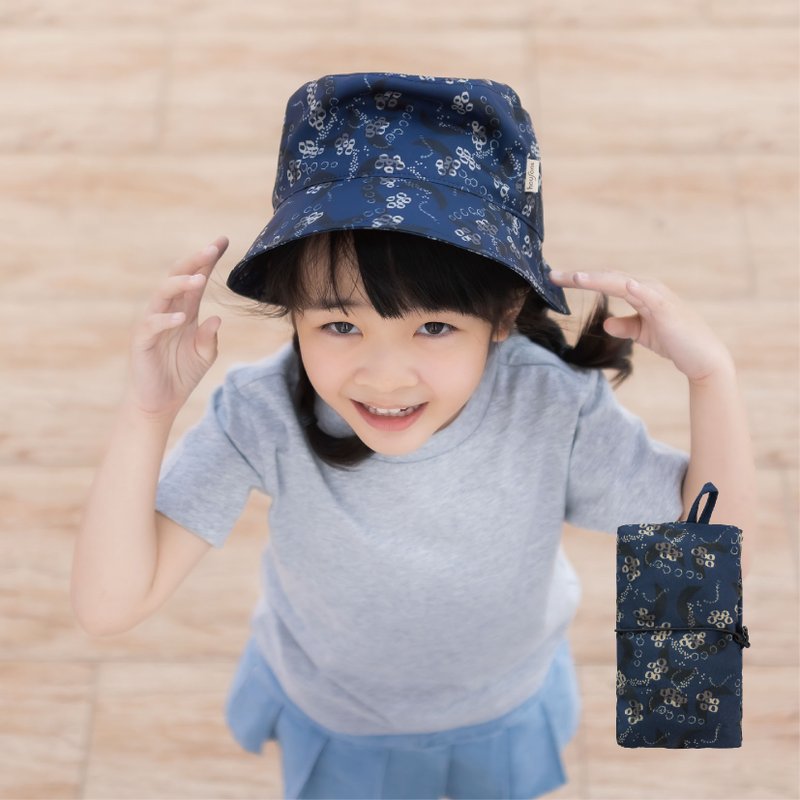 Dark blue reversible children's fisherman hat - adjustable size storage, moisture-wicking and environmentally friendly printing - หมวก - วัสดุอีโค 