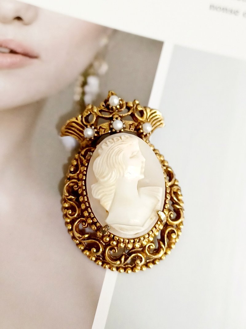 vintage jewelry FLORENZA CAMEO 浮雕女神 皇冠別針 胸針 - 胸針 - 其他金屬 