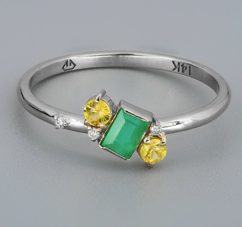 14 kt white gold ring with emerald, sapphires and diamonds - 戒指 - 貴金屬 金色