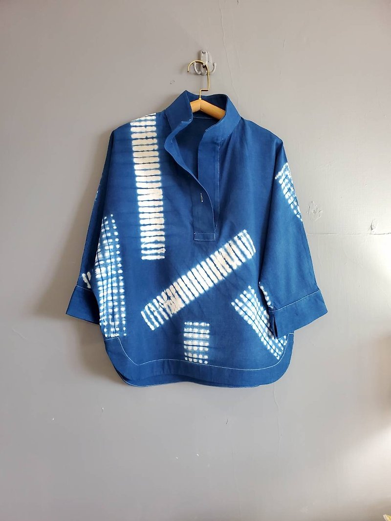 Aizen-Eye pattern twisted patchwork intellectual shirt - Women's Shirts - Cotton & Hemp Blue