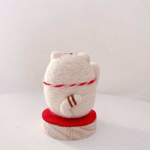 羊毛フェルト 招き猫飾り - ショップ momoderqq 置物 - Pinkoi