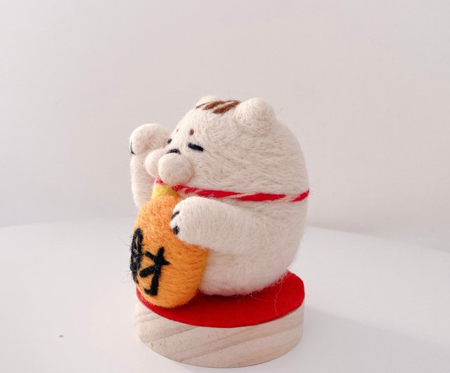 羊毛フェルト 招き猫飾り - ショップ momoderqq 置物 - Pinkoi