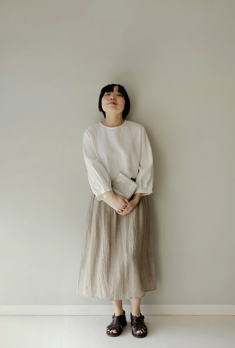 干淨自然白 漢麻亞麻混紡簡約百搭小圓領泡泡袖上衣 - 女上衣/長袖上衣 - 棉．麻 白色
