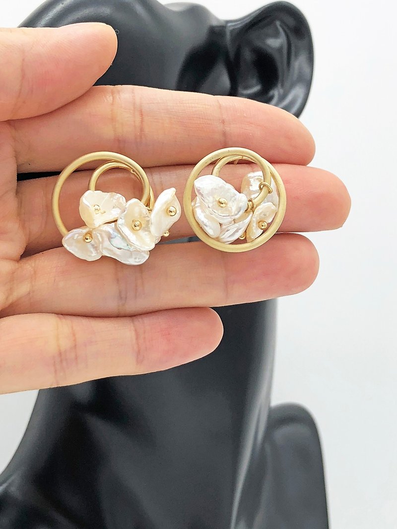 Elegant Pearl Earrings【Japanese Style earrings】【Wedding】【Valentines Day Gift】 - ต่างหู - ไข่มุก ขาว