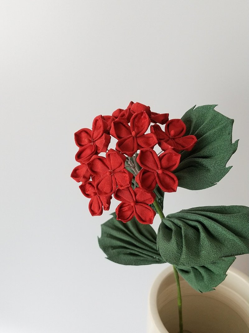 [New color] Hydrangea made from old cloth, red, Tsumami zaiku, Ichirin series - ของวางตกแต่ง - ผ้าไหม สีแดง