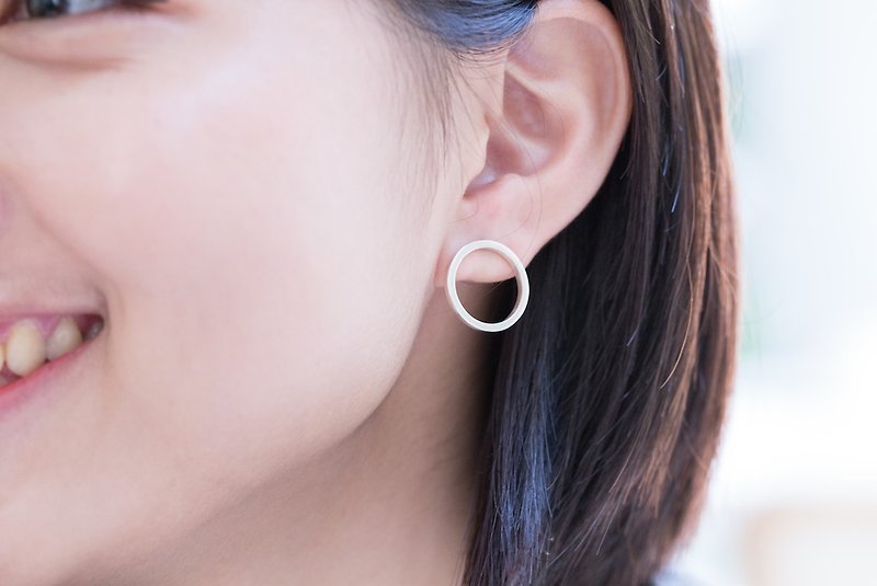 Circular Loop - Handmade Earrings with Ear Brass / Silver Earstuds - ต่างหู - โลหะ สีเงิน